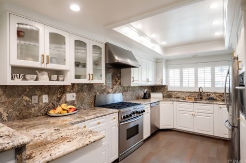 4 Bermuda Ct, Manhattan Beach CA  90266-7240 exterior