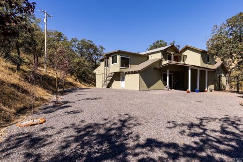8300 Boonville Rd, Ukiah, CA 95482-8821