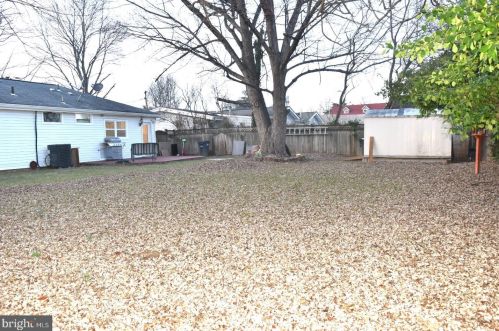6305 Pioneer Dr, Springfield VA  22150-1623 exterior