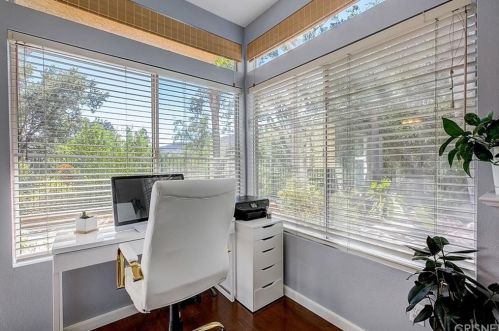 136 Valero Cir, Calabasas CA  91377-5551 exterior