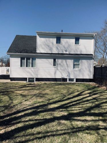 135 Westchester Ave, Babylon NY  11704-2827 exterior