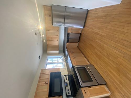 6 Gilman St, Dover, NH 03820-2512
