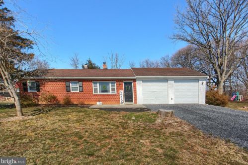 1056 Alexander Spring Rd, Carlisle, PA 17015-9312