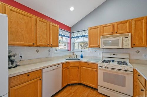 35 Mclaughlin Way, Washingtonville NY  10992-1151 exterior