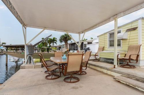 4995 Curlew Dr, Saint James City FL  33956-2826 exterior