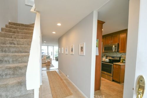 3957 Warner Ave, Huntington Beach, CA 92649-4237