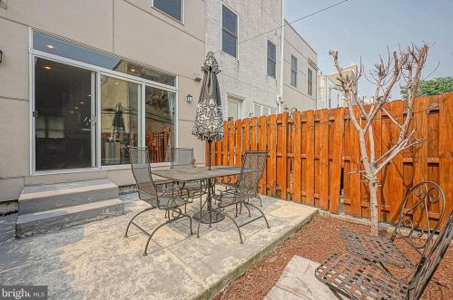 1717 Manton St, Philadelphia PA  19146-3017 exterior