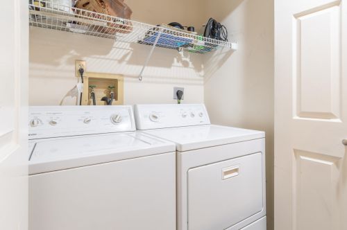 11 Bartemus Trl, Nashua NH 03063-7617 exterior