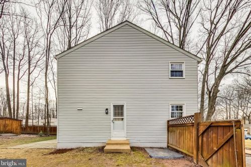 9107 Wax Myrtle Ct, Springfield VA  22015-2007 exterior