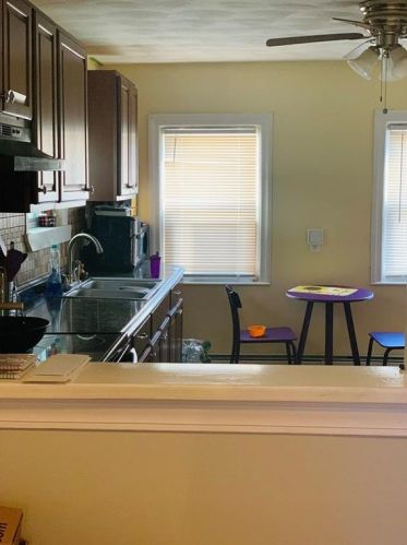 77 Seamans St, Providence RI 02908-1321 exterior