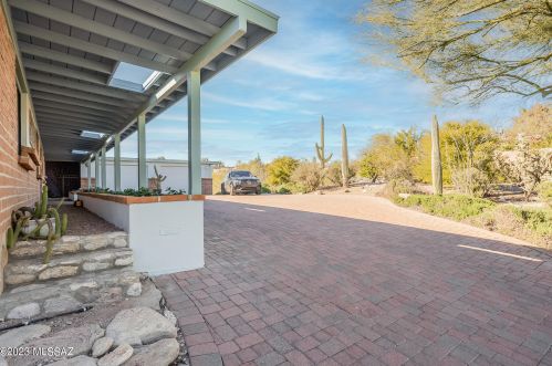 4305 Avenida Del Cazador, Tucson AZ  85718-7065 exterior
