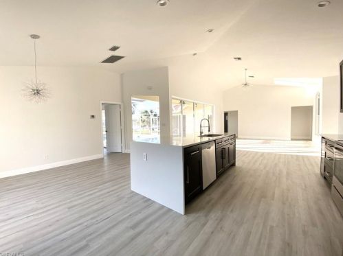 925 Marble Dr, Naples FL  34104-0818 exterior