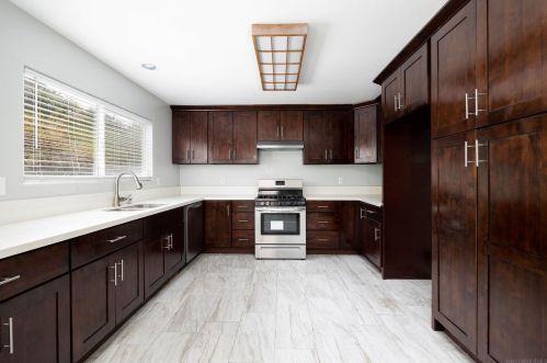 4825 Mahogany Vista Ln, San Diego CA  92102-6053 exterior