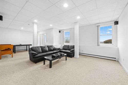 204 Roosevelt Dr, Poughquag NY  12570-5244 exterior