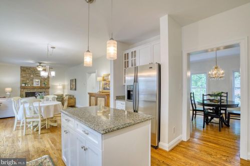 2357 Dunbar Ln, Falls Church VA  22046-2334 exterior