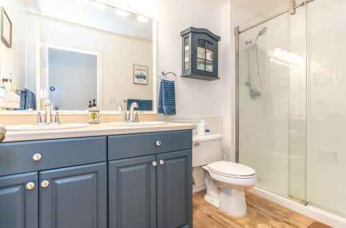 8 Canter Ct, Nashua NH  03063-2929 exterior