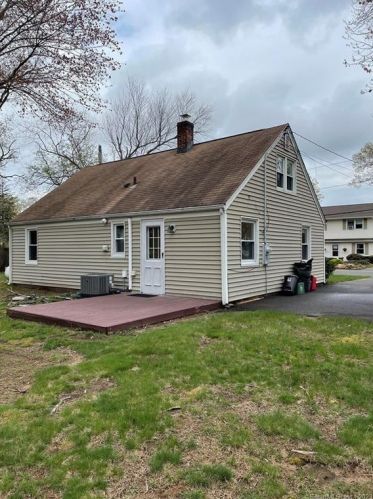 6 Butler Rd, North Haven CT  06473-1429 exterior
