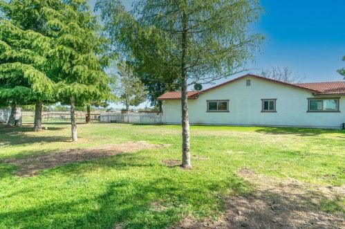 105 Daffodil Dr, Hollister CA  95023-3103 exterior