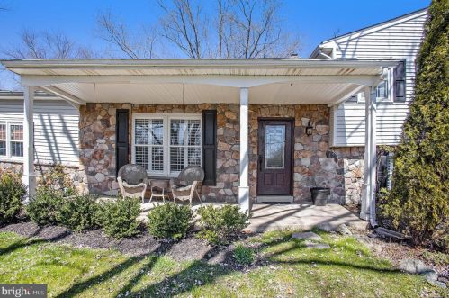 3275 Pebblewood Ln, Dresher, PA 19025-1807