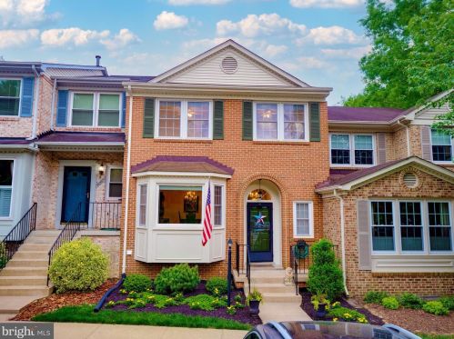 9069 Golden Sunset Ln, Springfield, VA 22153-2457