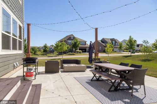 4032 Grand Chevalle Pkwy, Chaska MN 55318 exterior