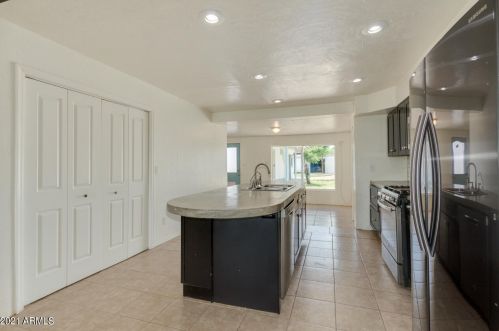 4333 17 Ave, Phoenix AZ 85085-6300 exterior