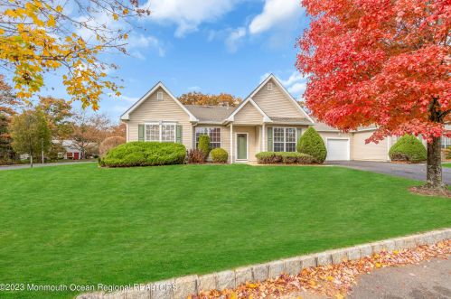 2 Sunnybrook Ln, Lakewood, NJ 08701-5700