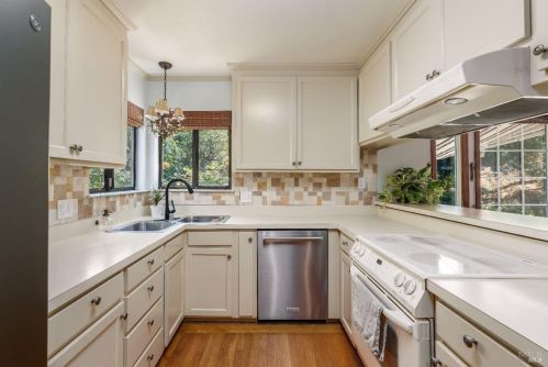 380 Jefferson Ln, Ukiah CA  95482-6618 exterior