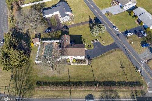 2221 Swamp Pike, Gilbertsville PA  19525-9654 exterior