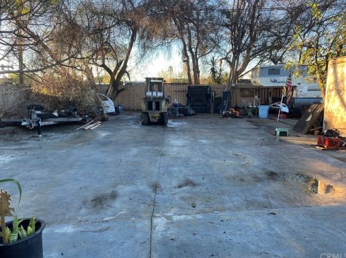 7472 Lionel St, Paramount CA 90723-2025 exterior