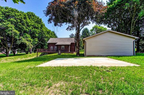 190 Royal Manor Rd, Easton PA  18042-8702 exterior