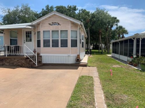 27 Lancer Dr, Nokomis, FL 34275-1882
