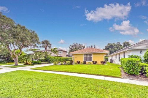 1985 Timberline Dr, Naples, FL 34109-7125