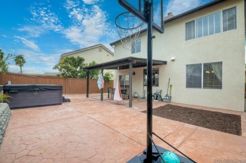 33551 Maplewood Ct, Temecula CA  92592-1832 exterior