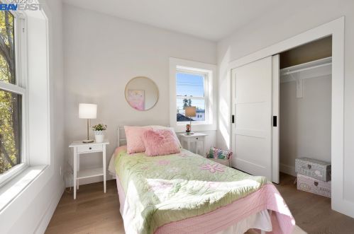 5926 Dover St, Oakland CA  94609-1426 exterior