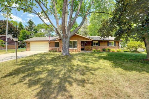 2996 South St, East Troy, WI 53120-1173
