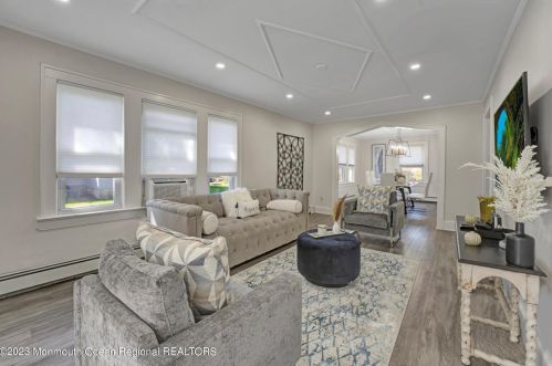 226 Davis Ave, Lacey NJ  08731-3519 exterior