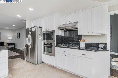 7336 Las Palmas Way, Pleasanton CA  94568-2775 exterior