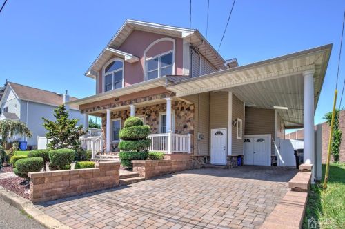 205 Earl St, Woodbridge, NJ 07095-2615