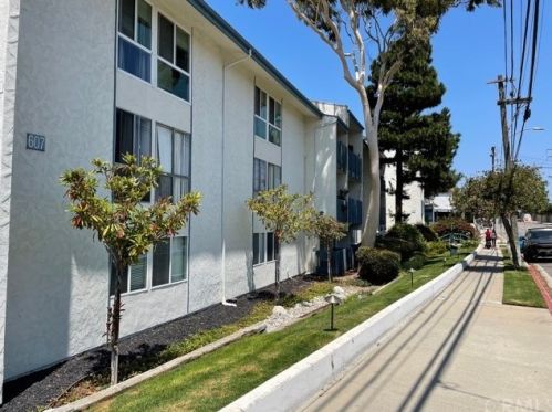 607 Prospect Ave, Redondo Beach CA  90277-4459 exterior