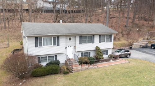 458 Sheafe Rd, New Hamburg, NY 12590-1006