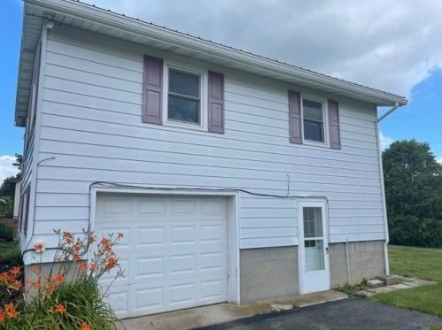1403 Crestview Dr, Somerset, PA 15501-2749