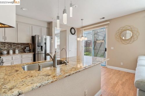 930 Flint Ave, Lathrop, CA 95330-9191