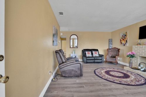 2213 Vicki Dr, Modesto CA  95350-3468 exterior