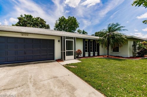 2124 4th St, Cape Coral, FL 33909-2852