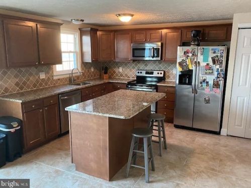 319 Silverbrook Dr, Wilmington, DE 19804-1023