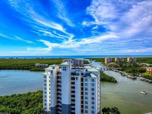 420 Cove Tower Dr, Naples, FL 34110-6081