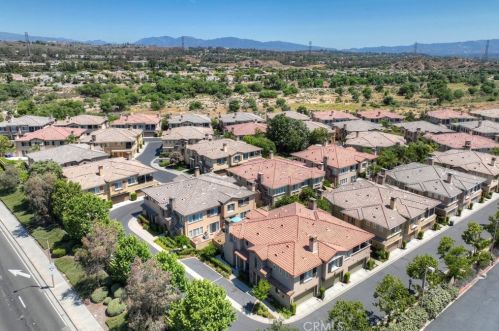 23860 Toscana Dr, Santa Clarita CA  91354-3015 exterior