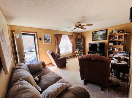 21 Dewey St, Putnam, CT 06260-1307