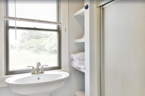 18 Mdw Ln, Nantucket MA 02554-2193 exterior